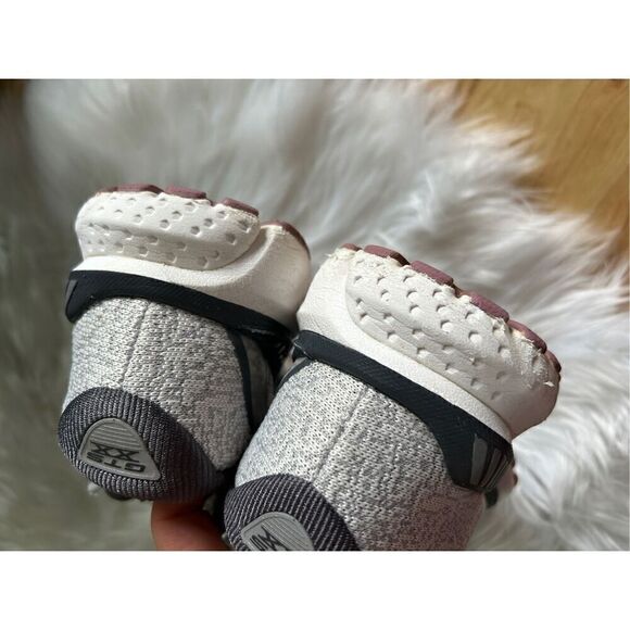 Brooks sneakers andreneline size 8.5 grayish white - Picture 3 of 6